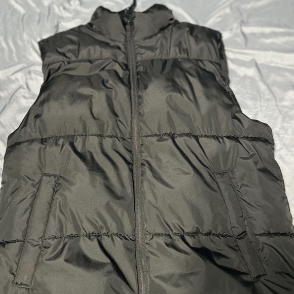 Old Navy Men's Dark Vest - Picture 1 of 1